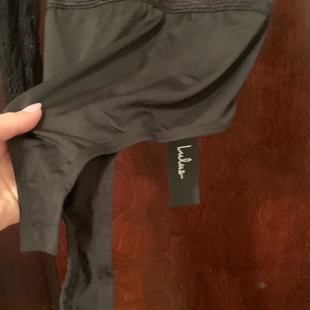 Size small lulus black bodysuit. Too small on me never worn too late to return.